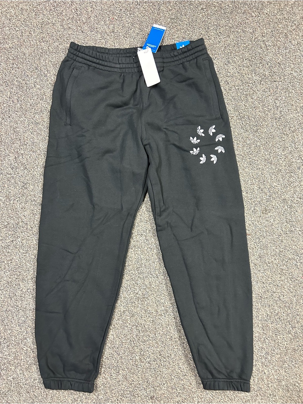 Large NWT Adidas Originals Adicolor Shattered Trefoil sweatpants